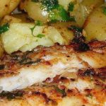 Filé de Tilápia Assado com Alho, Páprica e Batatas