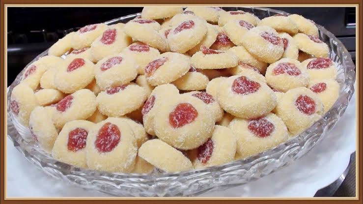 Biscoito amanteigado com goiabada