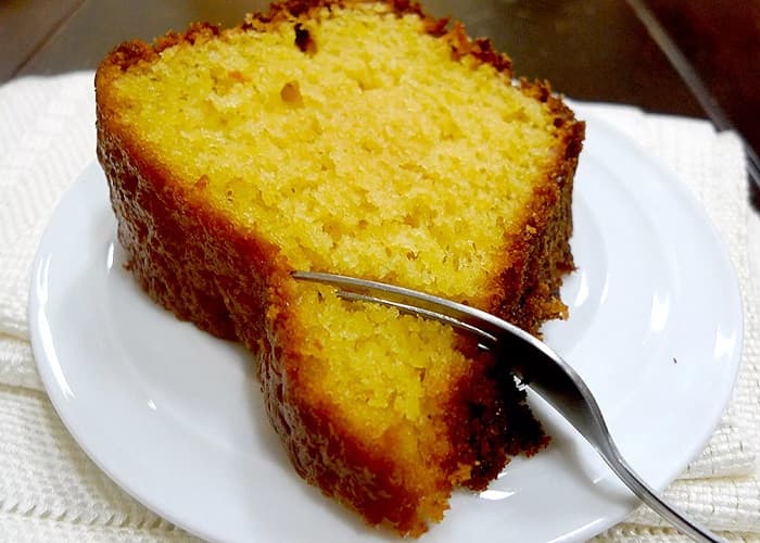 Bolo de laranja com casca