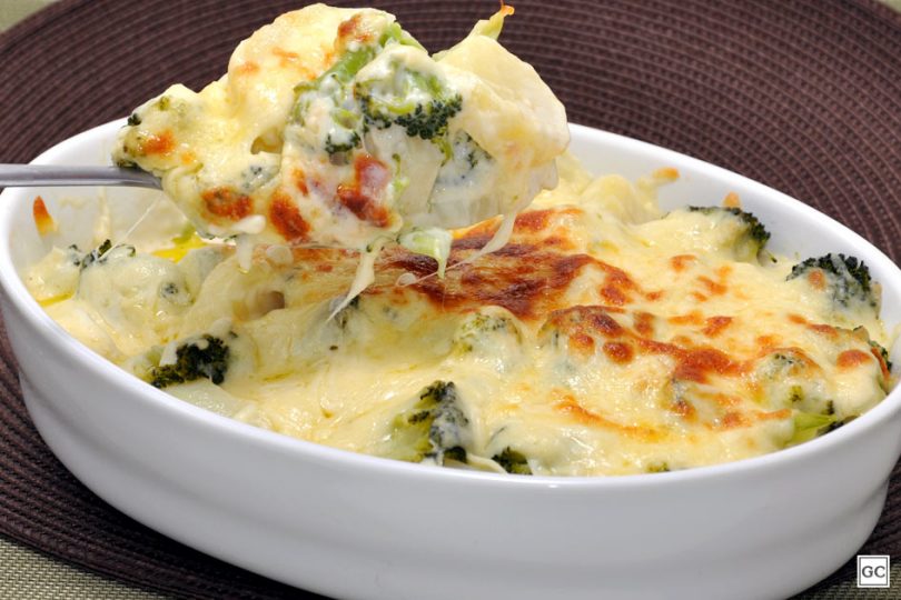 Batata com brócolis ao forno com molho branco