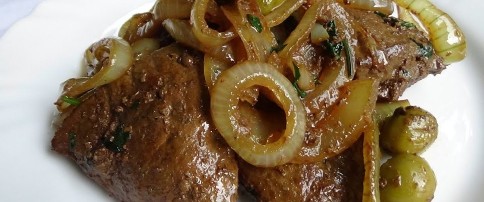 Figado de boi acebolado e com sabor divino
