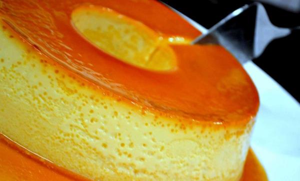 Pudim de leite condensado com queijo