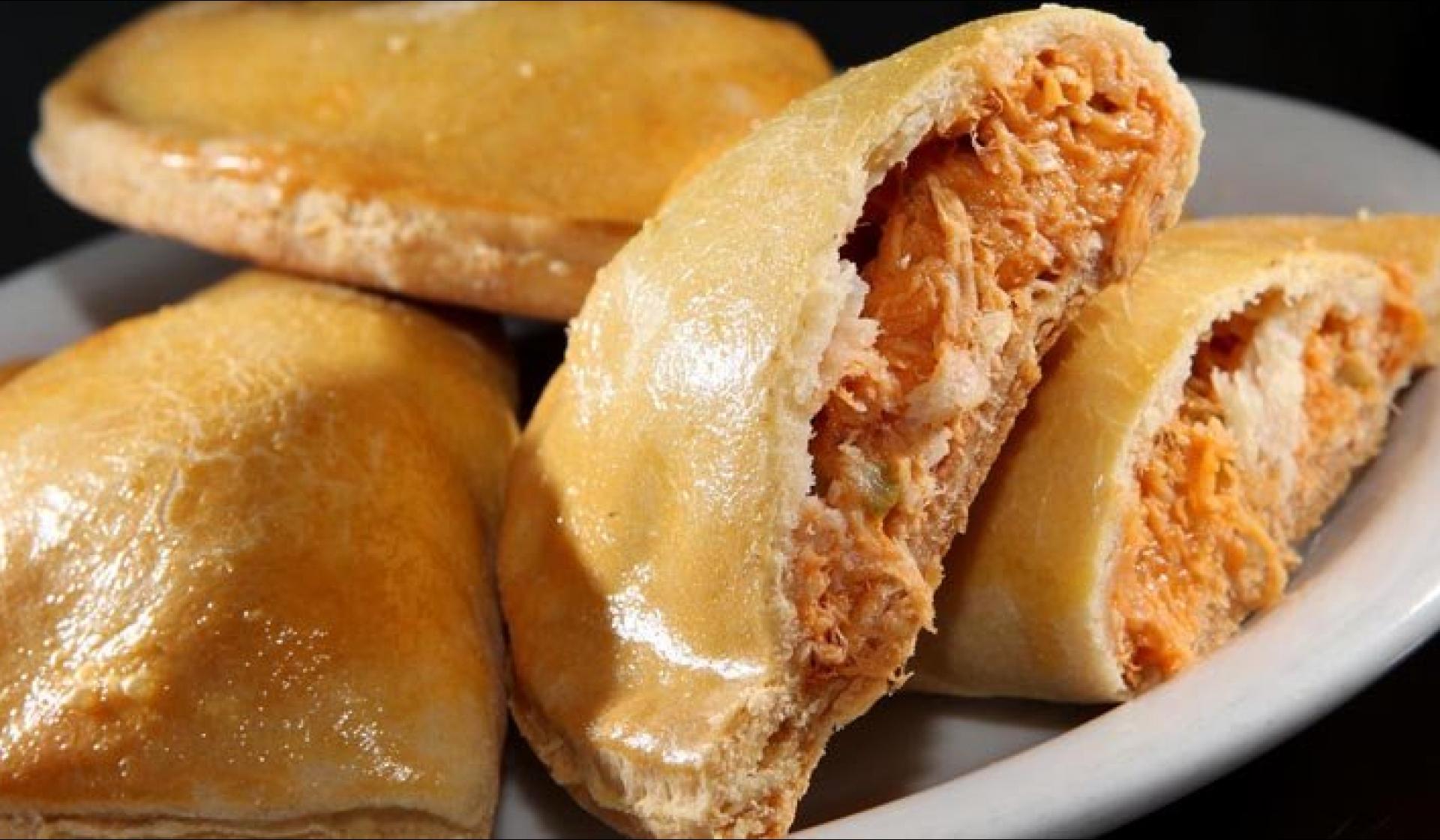 Pastel de forno – Com Recheio de Frango e Catupiri
