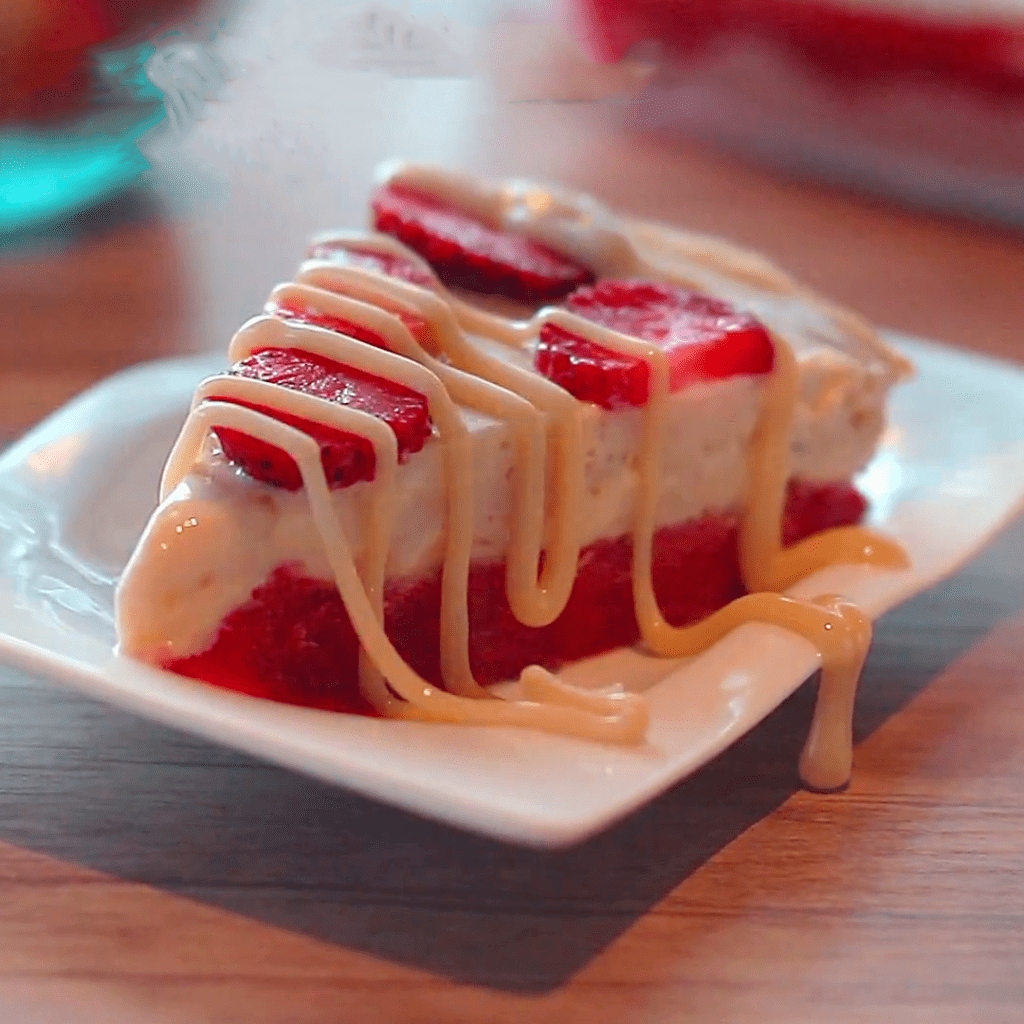 Torta de morango com leite condensado: Sobremesa charmosa e fica uma delícia