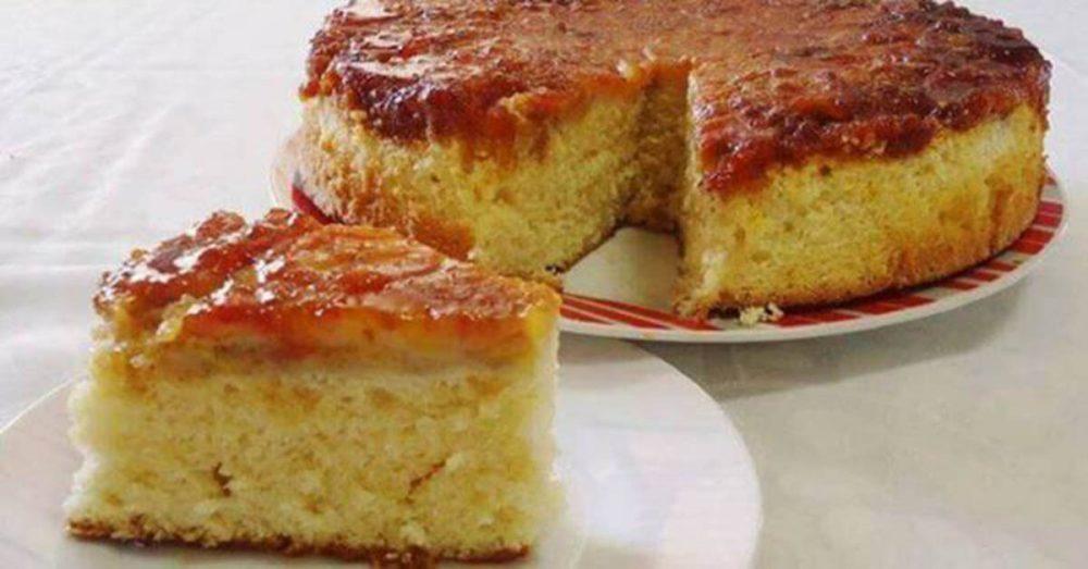Bolo de Banana que já sai recheado do forno