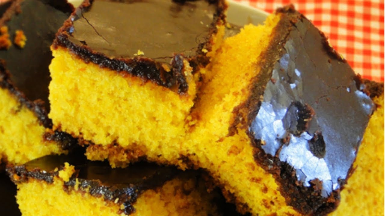 Bolo de Cenoura com Calda Crocante de Chocolate