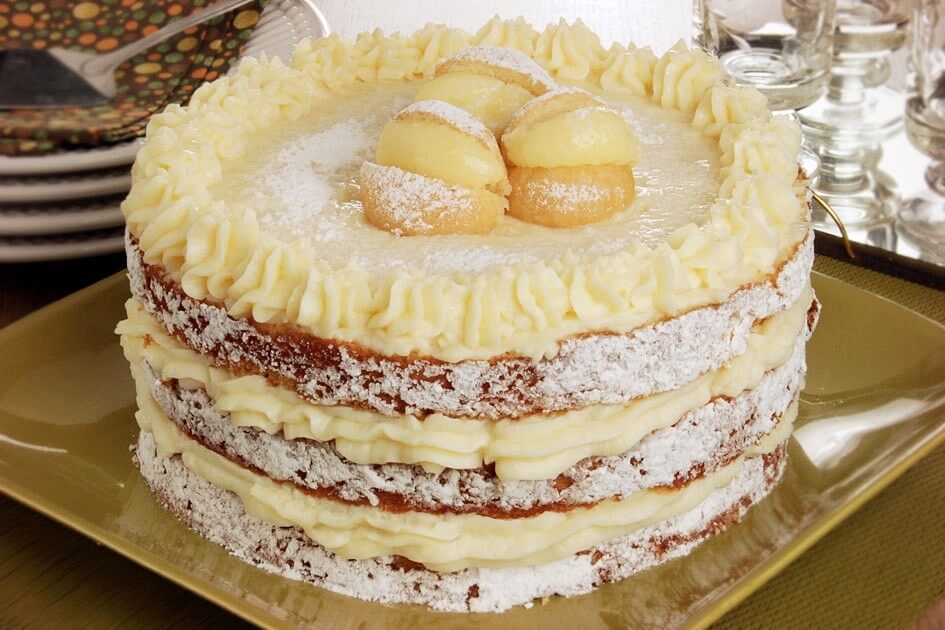 BOLO SONHO: Bolo fofinho recheado com creme