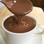 Aprenda a fazer um delicioso chocolate quente cremoso