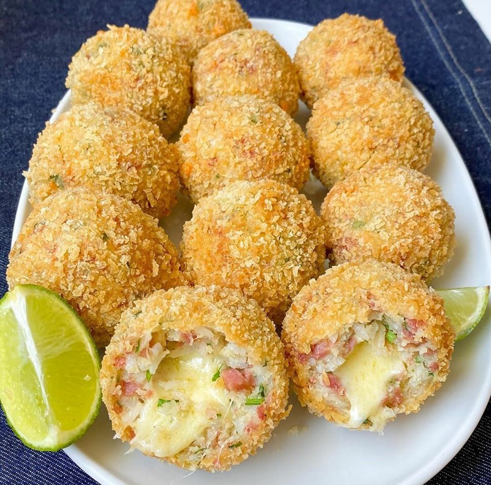 BOLINHO DE ARROZ COM QUEIJO E CALABRESA