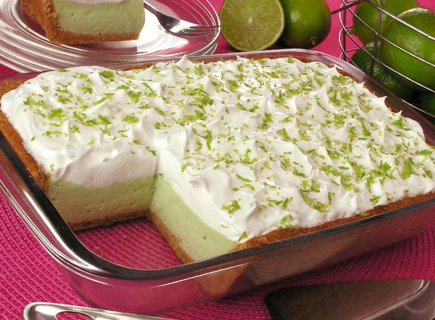 Torta de limão na travessa