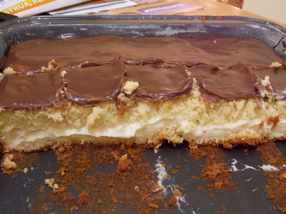 BOLO ASSADO JÁ COM O RECHEIO DENTRO