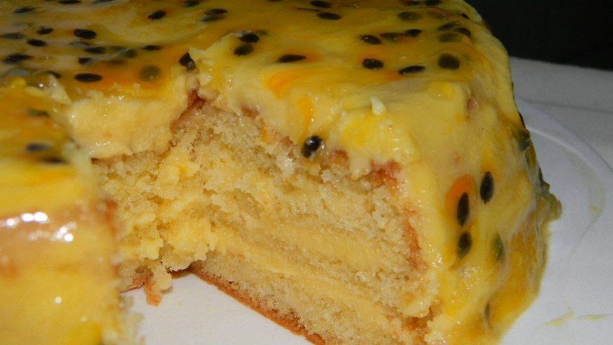Torta Gelada de Maracujá: Massa bem molhadinha