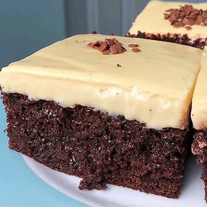 BOLO DE CHOCOLATE COM MOUSSE DE MARACUJÁ!