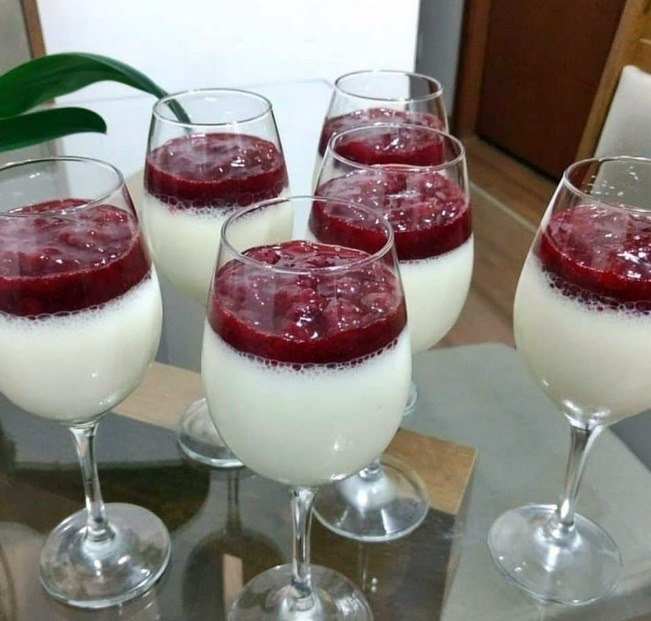 Sobremesa de Iogurte de Morango uma delicia