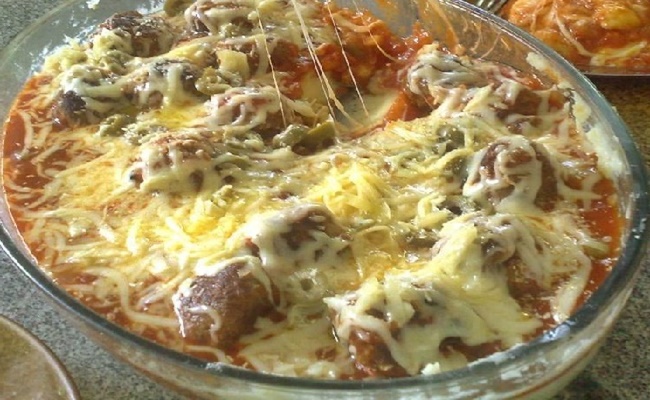 Almôndegas Gratinadas com Purê de Batatas