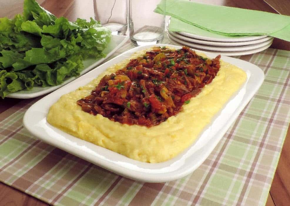 Carne desfiada com purê de mandioquinha: O melhor que já comi na vida