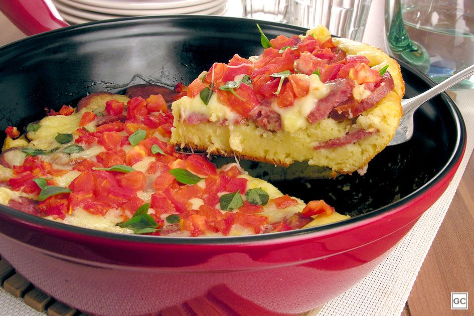 Torta de frigideira com linguiça