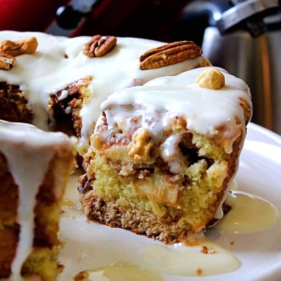 BOLO DE MAÇÃ COM CANELA
