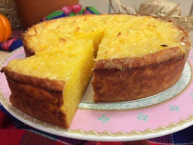 Bolo de Mandioca Fácil com Calda de Coco