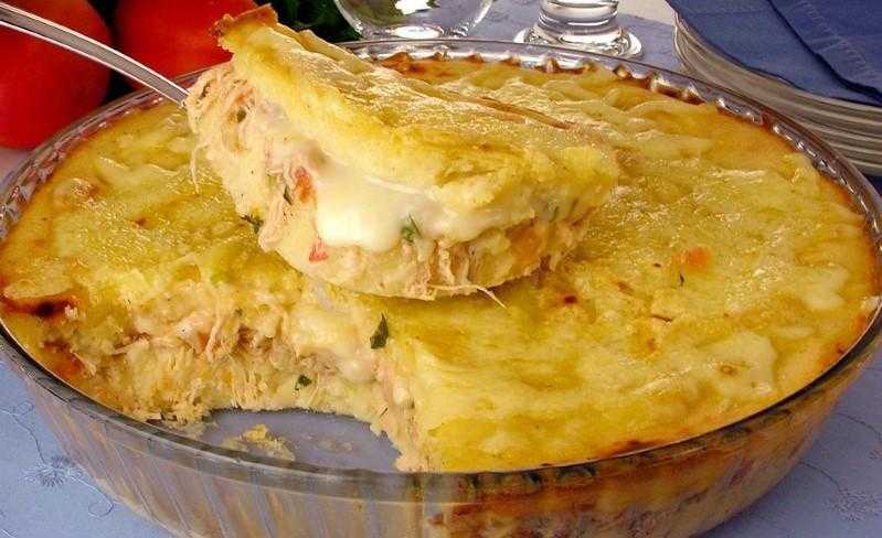 Torta de mandioca com frango e Catupiry