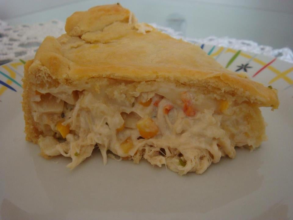 Torta de Frango Com Creme De Leite e Mussarela