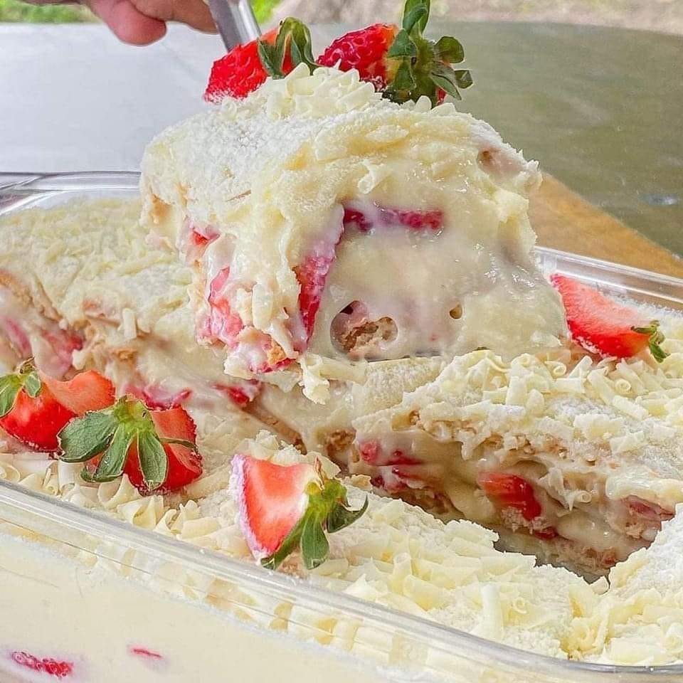 Pavê de Leite Ninho com Morango Cremoso e Fácil