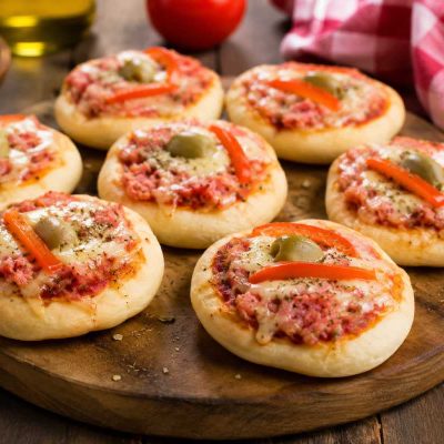 Mini Pizza Caseira com Massa Fácil e Macia